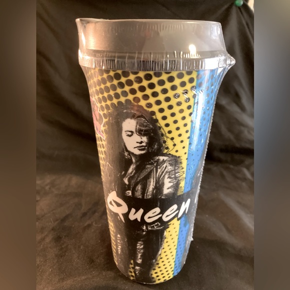 BNWT Whirley Drink Works Queen Of Cumbia Selena Plastic Cup Multicolor - Picture 1 of 5